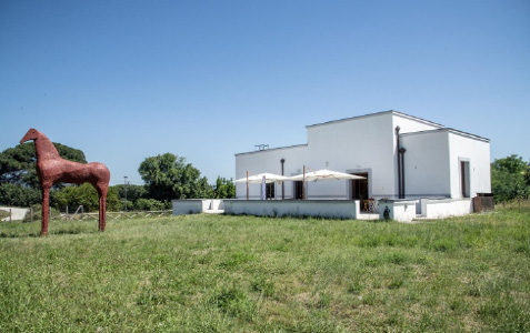 POMPEII CHILDREN’S MUSEUM (à direita): objeto de um consórcio com entidades privadas, o museu foi inaugurado no presente ano de 2025 e se localiza na insulae 5 da Regio II, próximo ao ingresso de Porta Anfiteatro