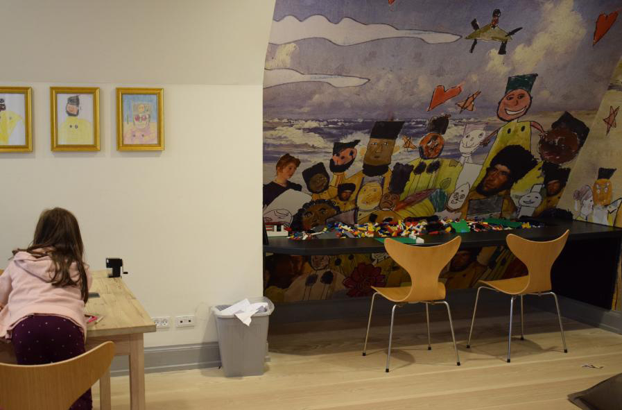 Skagens Museum (à direita): sala de desenho e montagem destinada a prática educativa infanto-juvenil (Vendsyssell-Thy).